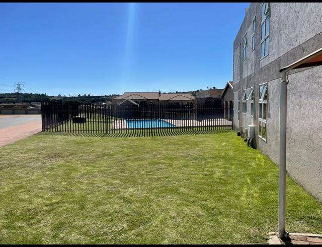 2 BEDROOM TOWNHOUSE FOR SALE IN MONDEOR
